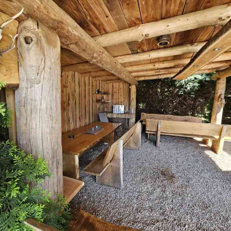 Back + Grillhaus mit Zapfanlage